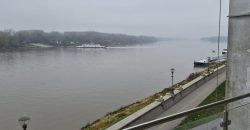 Dunaparti egyedi kialakítású lakás eladó