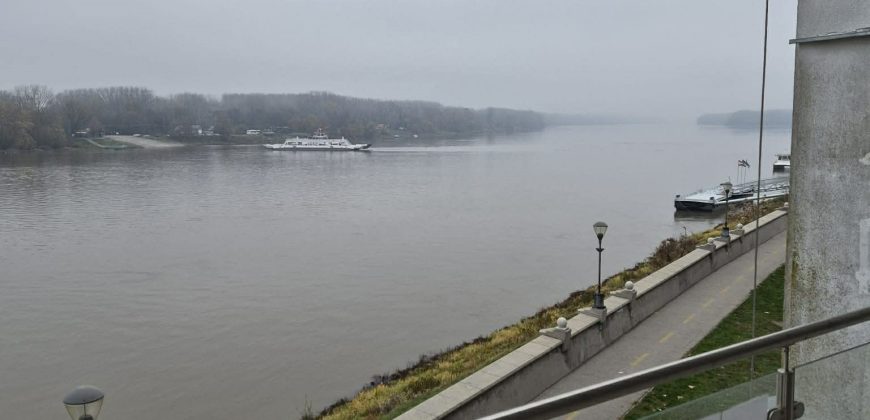 Dunaparti egyedi kialakítású lakás eladó