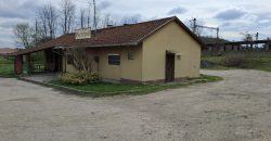 31-es főút mellett, vendéglátó egység, parkolóval, Mendén eladó!