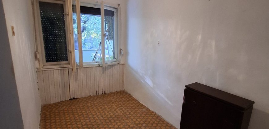 Felújítandó, 3 és fél szobás, családi ház, garázzsal, Úriban eladó!