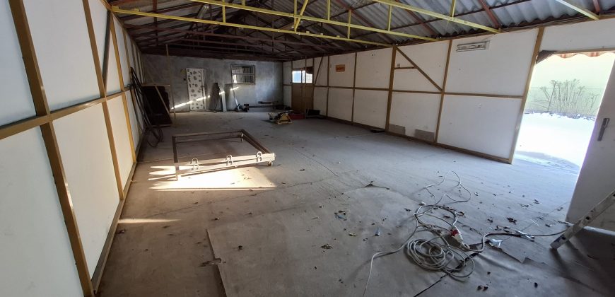 Gksz-6 övezeti telek, raktárépületekkel, építési engedéllyel, Monoron!