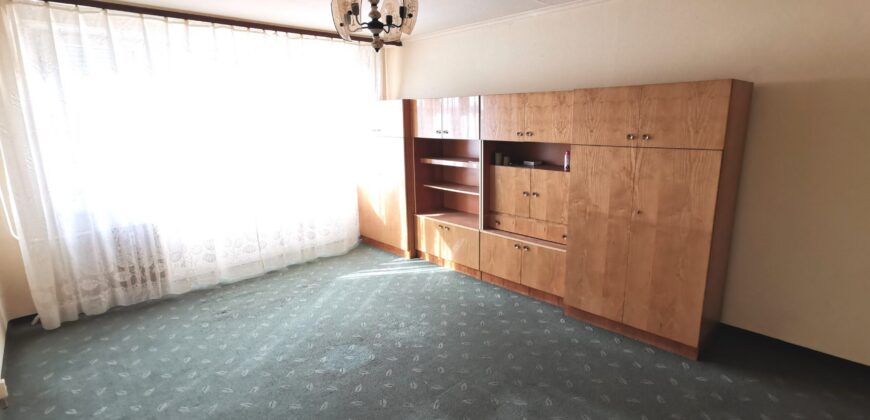 Kecskemét Széchenyivárosban NYÍLÁSZÁRÓCSERÉLT, FŰTÉSKORSZERŰSÍTETT, 2 szobás lakás